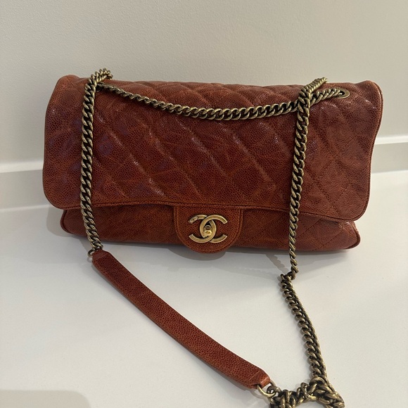 CHANEL Shiva Burnt Orange Shoulder Bag with Quilted Design and Gold-Toned Logo - Picture 2 of 16
